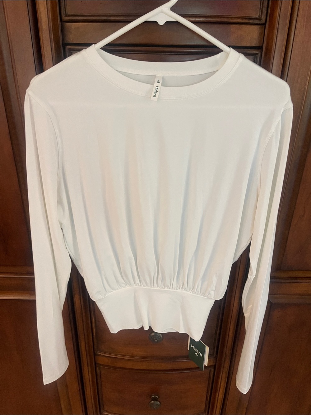 HALARA White Long-Sleeve Gathered-Waist Tee